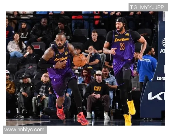 湖人快船对决再掀洛杉矶篮球热潮谁能在这场城市德比中笑到最后