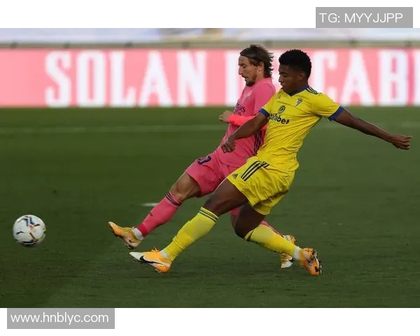 加的斯与巴塞罗那激战正酣比分揭晓引发热议